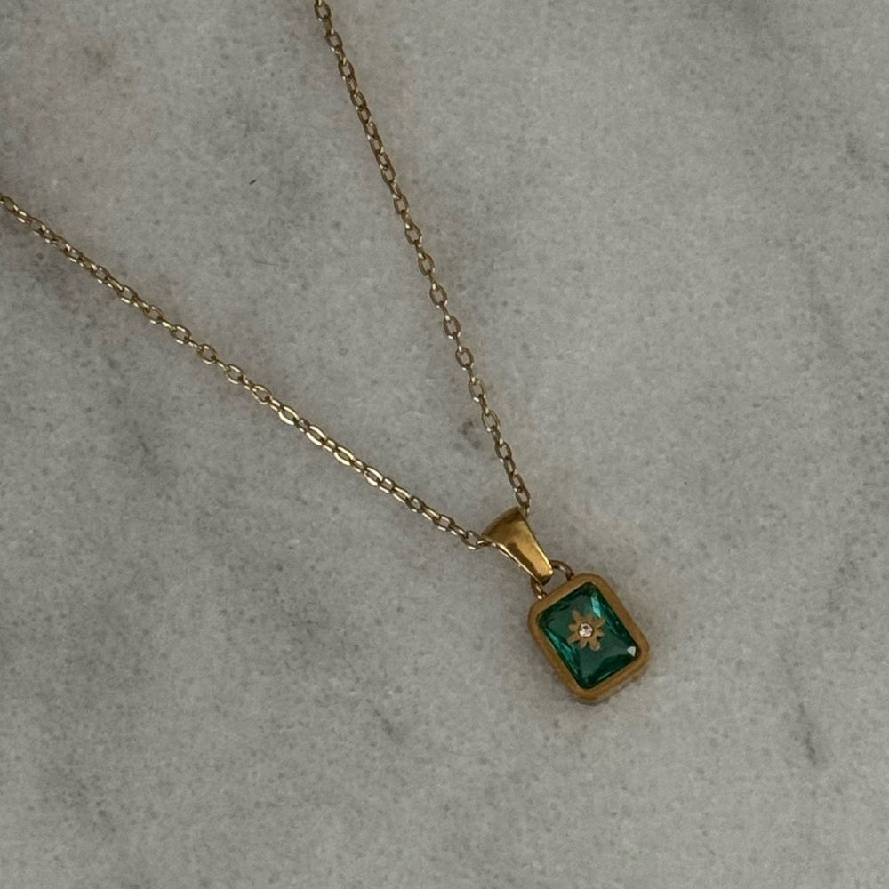 Gold Green Crystal Star Burst Square Pendant Necklace Brand New
